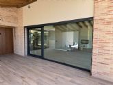 Las ventanas de aluminio de Carpinter�a Met�lica Villanueva ayudan a maximizar la luz natural durante el invierno