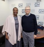 Bill Gates dona a United Way los ingresos de su libro �C�digo abierto� para apoyar el bienestar social