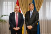 Jordi Hereu recibe al embajador de Corea del Sur para seguir fortaleciendo la cooperacin entre ambos pases