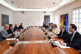 El Gobierno se rene con los agentes sociales para analizar las tensiones comerciales y explicar los planes para proteger a la industria, las empresas y los trabajadores