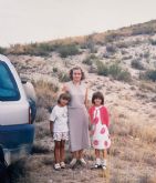 Els quatre petals de la rosella; un testimonio generacional sobre la memoria, el amor y la resiliencia