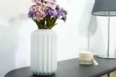 Ambientes con vida; Hogar y M�s apuesta por flores decorativas y jarrones de diseno