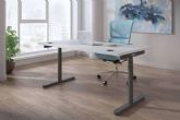 Combinar trabajo de pie y sentado es posible con las mesas elevables el�ctricas de Ofiprix
