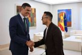 El disenador Daniel Chong, recibido por el presidente del Gobierno como ejemplo de diversidad cultural