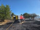 Extinguen un incendio de caas y matorral en Molina de Segura