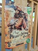 Uno de los carteles del juego Magic Pirates Island Quest repartidos por el resort