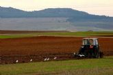 Los agricultores y ganaderos espanoles percibirn 2.563 millones de euros en pagos anticipados de las ayudas directas de la PAC