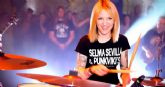 Selma Sevilla, la primera cantante espanola de IA que realiza un concierto de rock