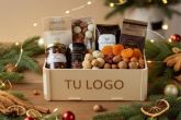Cajas de madera personalizadas para cestas navidenas con el sello de Sincla
