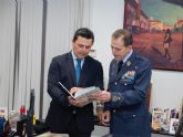 El alcalde, Jos Miguel Luengo recibe al Jefe del Estado Mayor del Aire y del Espacio, el teniente general Francisco Braco Carb