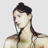 Maria Arnal presenta 'pellizco', una cancin que explora el cortejo contemporneo desde el cuerpo y el deseo