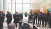 M�sicos por la Salud y el Ayuntamiento de Valencia dan la bienvenida a la Navidad con un coro de villancicos en el Hospital La Fe