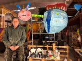 Fernando Herv�s suaviza su universo art�stico al convertir dibujos infantiles en esculturas gigantes