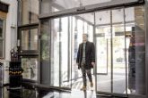 ASSA ABLOY Entrance refuerza su especialización en puertas para hoteles y espacios de restauración