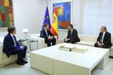El presidente del Gobierno analiza con el presidente de los fabricantes europeos de automóviles la transición verde de la UE y los retos del sector