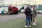 El Ayuntamiento inicia la renovación del césped en tres campos de fútbol 5 para mejorar las instalaciones deportivas