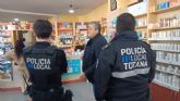 Agentes de la Policía Local visitan los establecimientos de las principales zonas comerciales de Totana con el fin de conocer las necesidades de comerciantes y hosteleros