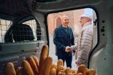 Airbnb y LALIGA estrenan su alianza con una experiencia �nica junto a Andr�s Iniesta en Fuentealbilla para seguir impulsando el f�tbol en los pueblos