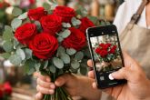 Del pétalo al QR; La digitalización de los sentimientos