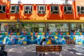 La fachada de Juventud acoge un nuevo mural inspirado en una obra de Carpe