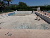 Comienzan los trabajos de sustitución del revestimiento de la piscina pequeña del Polideportivo Municipal “6 de Diciembre” de cara a la nueva temporada estival