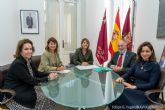 La alcaldesa respalda las reivindicaciones de los médicos ante la falta de especialistas y el aumento de las listas de espera