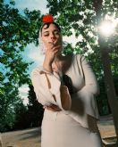 DORA convierte San Isidro en drama pop castizo con 'Feria de Madrid'