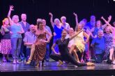 Personas mayores protagonizan una exhibición de bailes de salón este miércoles en El Luzzy