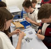 El Colegio Juan Pablo II de Parla impulsa la rob�tica con alumnos que programan y dan vida a robots