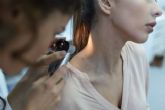 La cirug�a de Mohs permite tratar determinados c�nceres de piel con precisi�n para poder conservar el m�ximo tejido sano�
