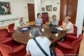 Comercio acuerda con el sector regular la venta de ropa de segunda mano en los mercadillos