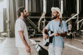 Mi hermano y yo, el d�o sevillano que naci� en un viaje a la India, actuar� en La Movida Sound en Barbate este mes de agosto