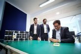�scar L�pez visita la empresa espanola que ya ha lanzado 26 sat�lites de �rbita baja