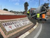 Acondicionan la Rotonda del Agua que regula el tráfico en la intersección de la RM-502 y la antigua N-340 Acondicionan la Rotonda del Agua que regula el tráfico en la intersección de la RM-502 y la antigua N-340