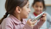 Regular la IA para ninos es insuficiente: expertos piden retrasar el primer smartphone para proteger a los menores