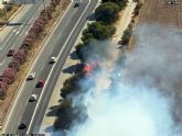 Servicios de emergencias intervienen en dos incendios en el entorno de la AP-7 a su paso por San Javier y San Pedro del Pinatar