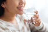 Cuando el aire se llena de humo, el agua tambi�n importa: por qu�hay que hidratarse