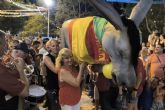 El burro Lucero vuelve a coronar el campanario de Per�n en su d�a grande