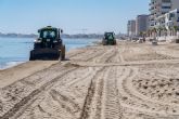 El Ayuntamiento de Cartagena refuerza el operativo de limpieza del litoral en su apuesta por playas limpias, seguras y de calidad