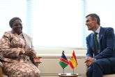Pedro S�nchez reafirma el compromiso de Espa�a con el Acuerdo sobre Pandemias de la OMS durante un encuentro con la presidenta de Namibia