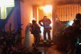 Bomberos del Ayuntamiento de Cartagena extinguen un incendio en un d�plex de Playa Honda