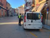 La Polic�a Local va a incrementar la vigilancia y sanci�n a veh�culos que estacionan en la calzada para que se bajen usuarios, obstaculizando las v�as y dificultando el tr�fico urbano