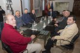 Fernando Lpez Miras recibe a representantes del sector del taxi en la Regin de Murcia