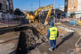 El Ayuntamiento de Cartagena trabaja en la reparacin de una tubera de alcantarillado en la rotonda de la calle Trafalgar con Juan Fernndez