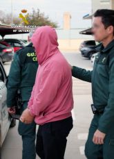La Guardia Civil detiene a ocho personas por retener a una persona durante horas hasta desvalijarla
