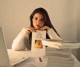 Laura Acosta presenta su primer libro: 'Tu hueco en mi vientre'