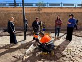 El Ayuntamiento de Puerto Lumbreras inicia los trabajos de renovaci�n del jard�n junto al Centro Cultural y la Biblioteca Municipal