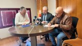El alcalde de Mazarr�n firma convenios de colaboraci�n con la asociaci�n F20, y con los cabildos de Mazarr�n y Puerto