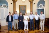 Agregados de Defensa de las embajadas visitan el Palacio Consistorial