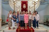 Mujeres de la Asociación Crear-T de Santa Ana visitan el Palacio Consistorial